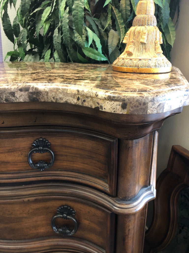 Pulaski King suite:Bed,Chest of Drawers, Dresser, Mirror, 2 Night Stands