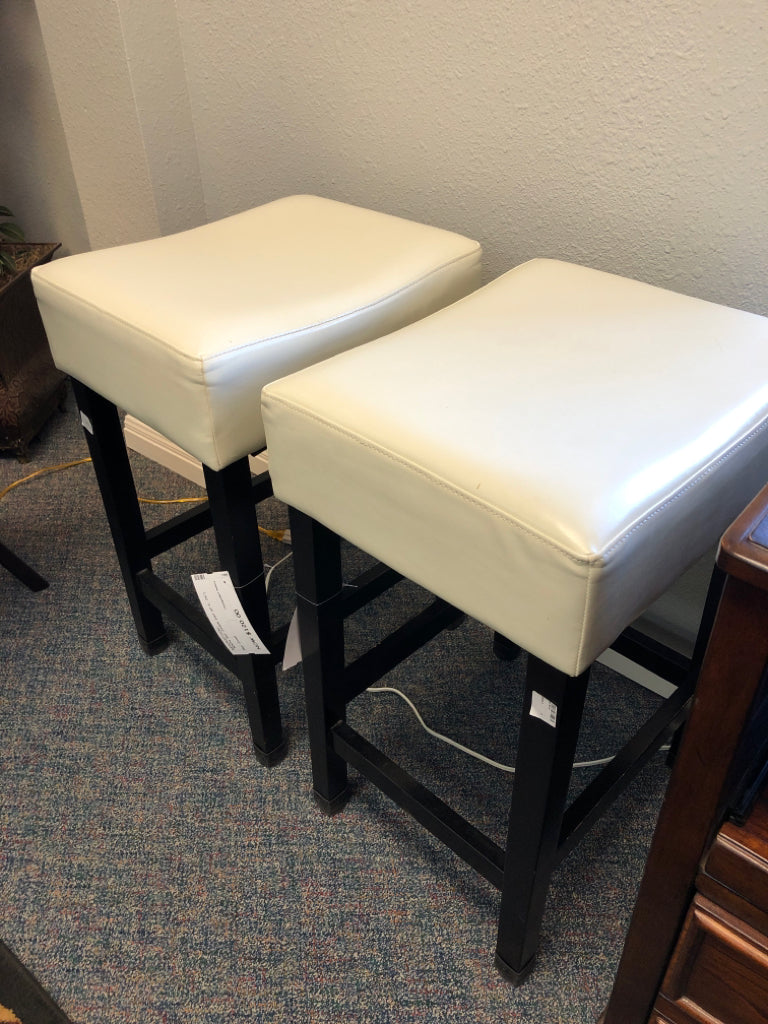 White Bar Stools (set of 2, 26")