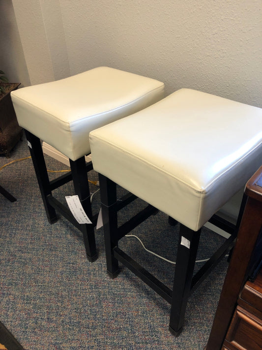 White Bar Stools (set of 2, 26")