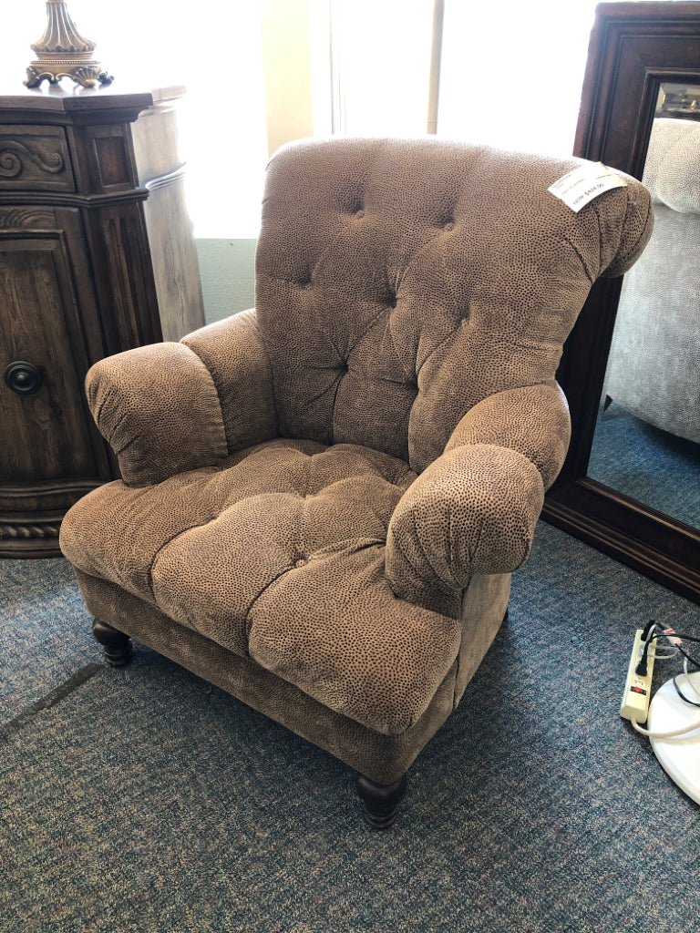 Chair (2 available)
