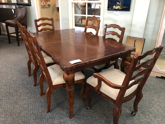 Table/Chairs/Leaves