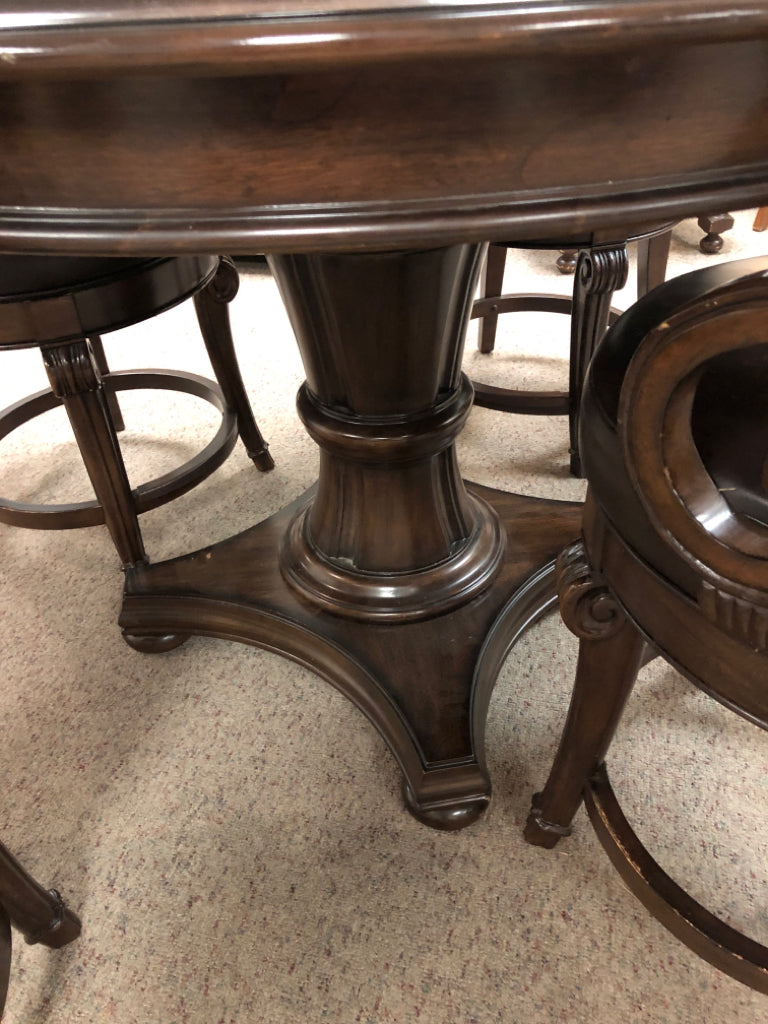 Round Table/Chairs
