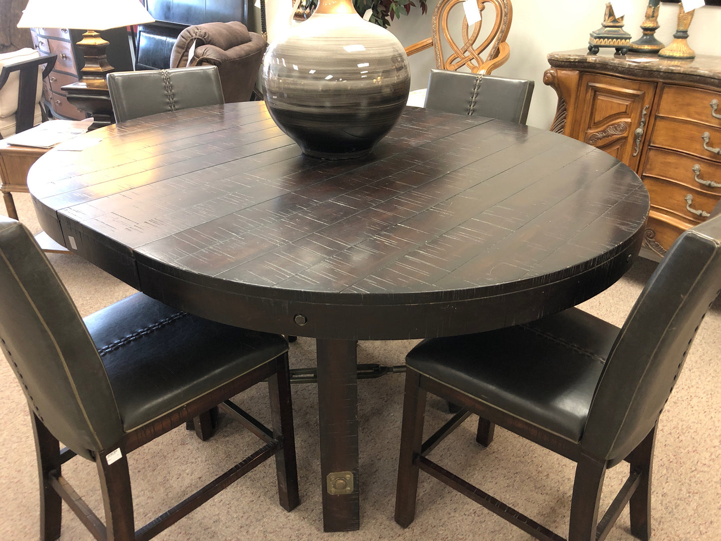 Circular Table w/ 4 Chairs and 1  Leaf