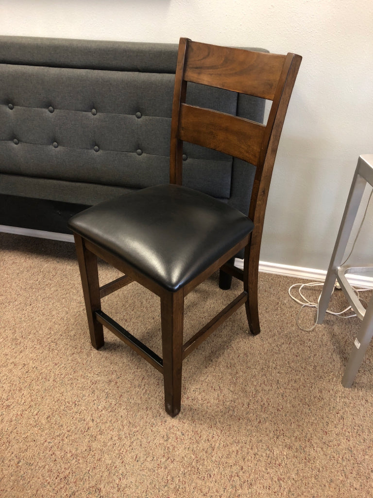 Counter Height Table w/ 6 Stools
