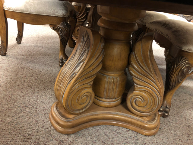 Havery Table w/6 Chairs