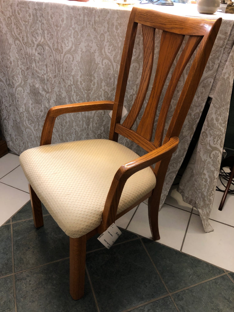 Set of 2 Chairs (White Cushion)