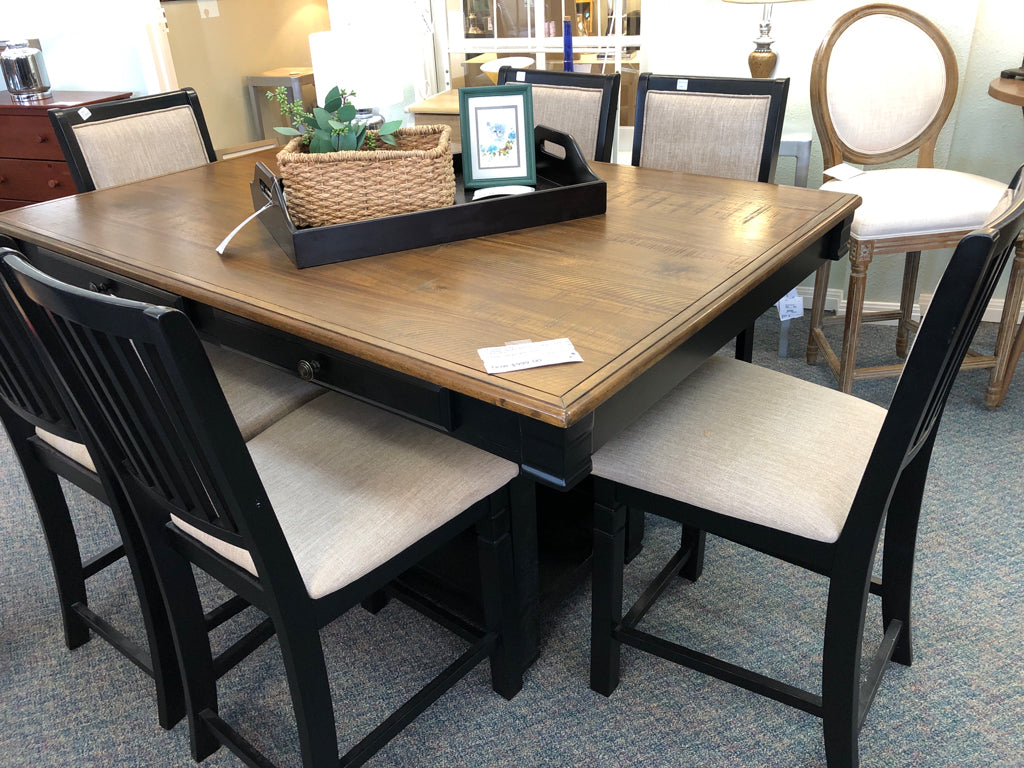 Counter Height w/6 Chairs