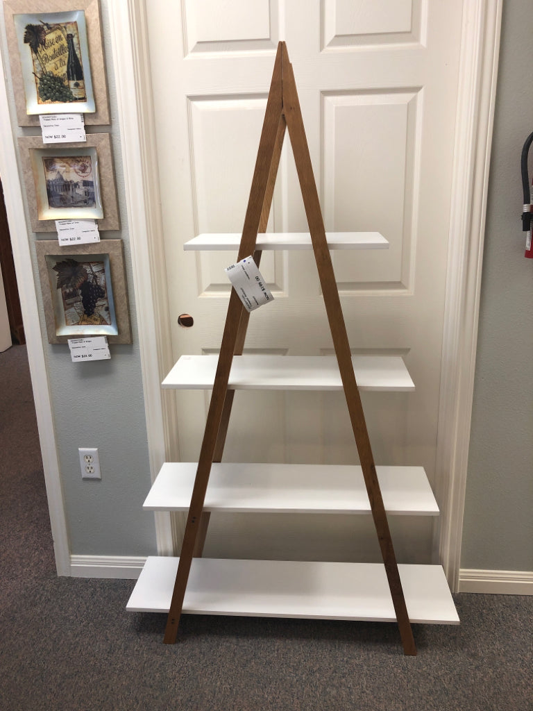 Triangular Bookshelf